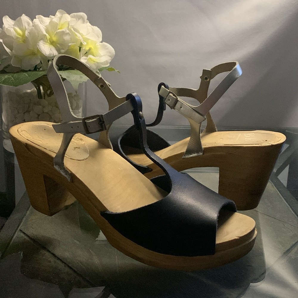 BRYR Leather T-Strap Clog Sandals